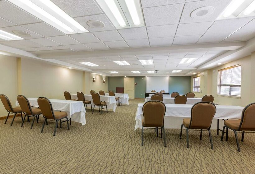 בית מלון כפרי Best Western Plus Clocktower Inn