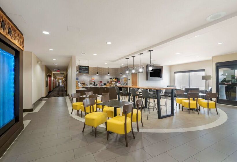 酒店 Best Western Plus Denton Inn & Suites