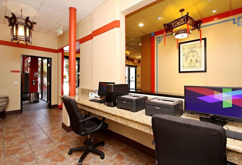 فندق Best Western Plus Dragon Gate Inn