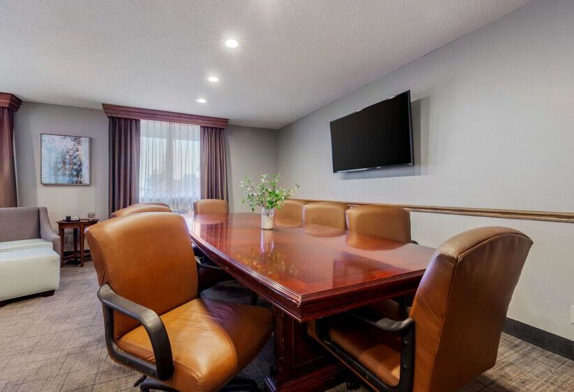 Best Western Plus Dubuque Hotel And Conference Center