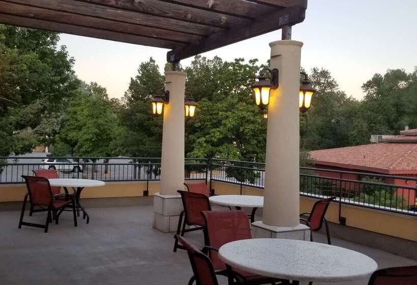 هتل Best Western Plus Greenwell Inn