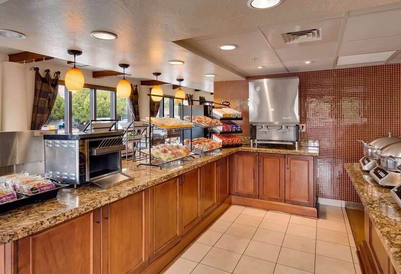 ホテル Best Western Plus Greenwell Inn