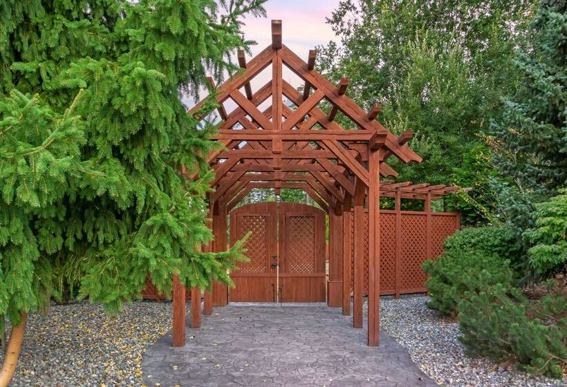 Best Western Plus Oak Harbor Hotel And Conference Center