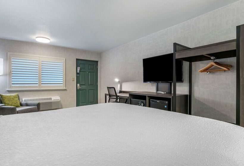 فندق Best Western Plus Hilltop Inn