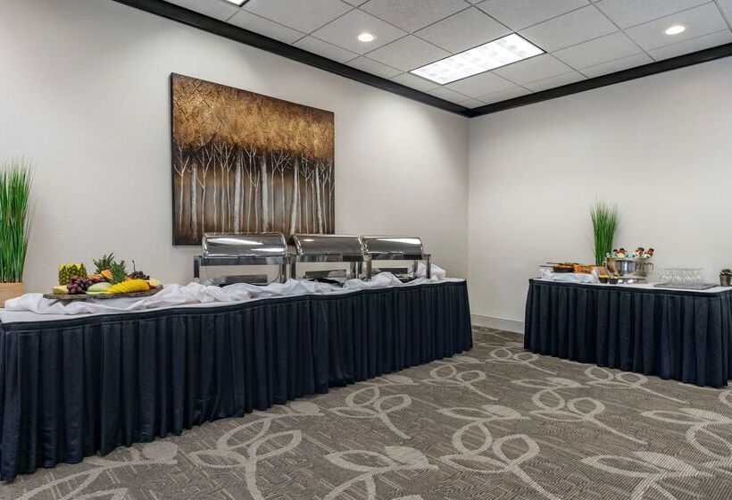 فندق Best Western Plus Hilltop Inn