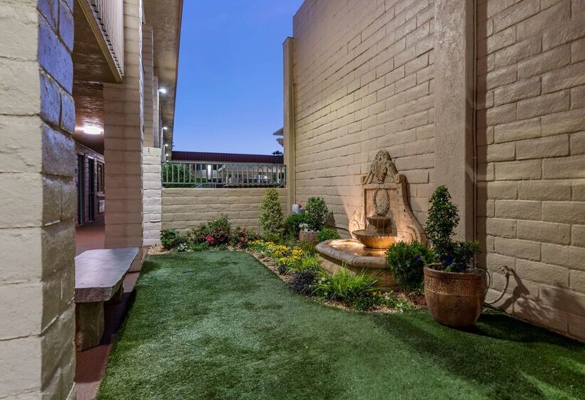 فندق Best Western Plus Hilltop Inn