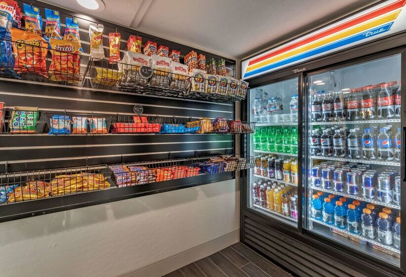 فندق Best Western Plus Hilltop Inn