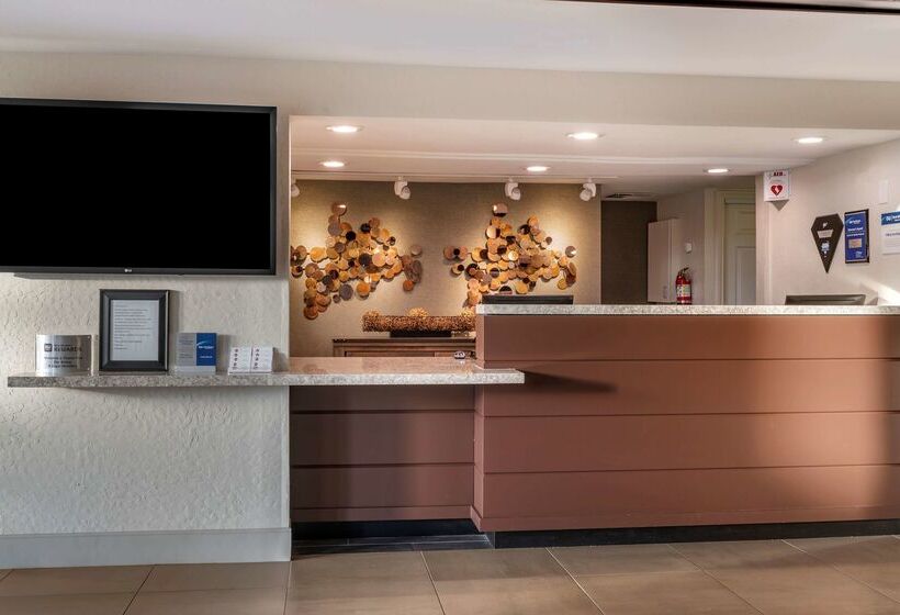 فندق Best Western Plus Hilltop Inn