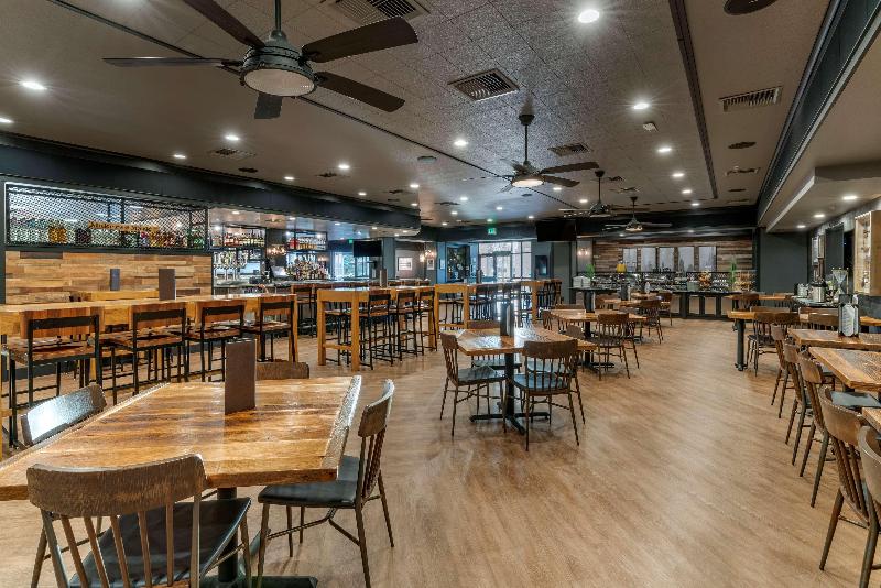 בית מלון כפרי Best Western Plus Hilltop Inn