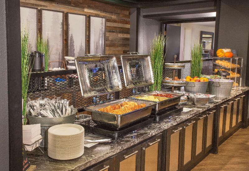 فندق Best Western Plus Hilltop Inn