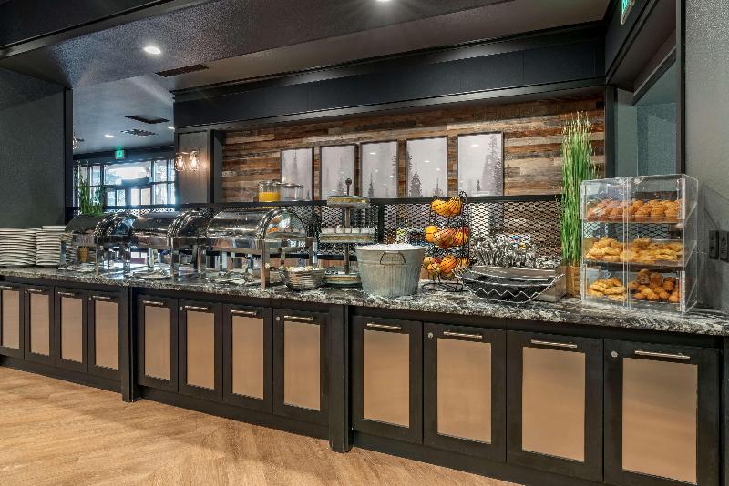 فندق Best Western Plus Hilltop Inn