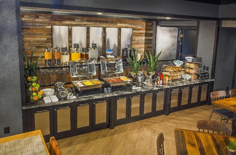 فندق Best Western Plus Hilltop Inn