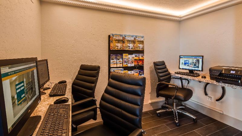 בית מלון כפרי Best Western Plus Hilltop Inn