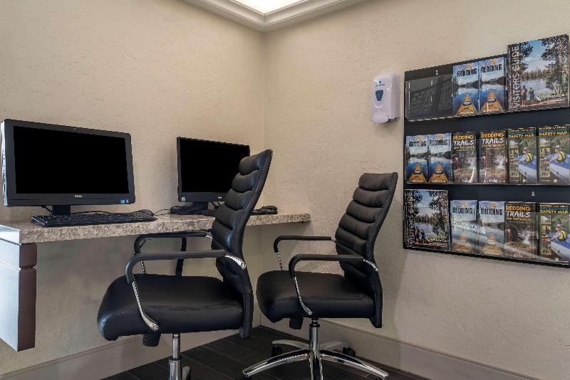 فندق Best Western Plus Hilltop Inn