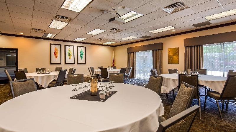 فندق Best Western Plus Hilltop Inn