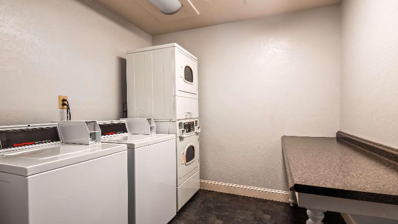 فندق Best Western Plus Hilltop Inn