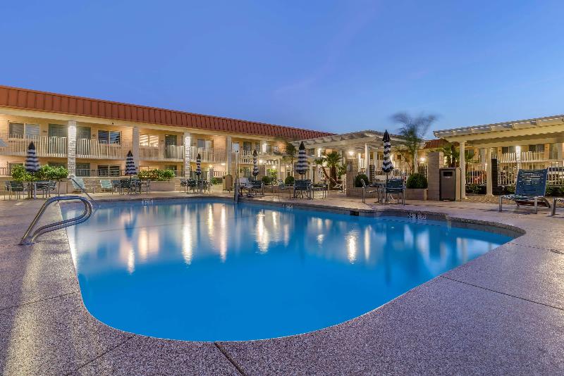 בית מלון כפרי Best Western Plus Hilltop Inn