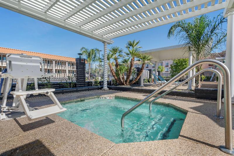 فندق Best Western Plus Hilltop Inn