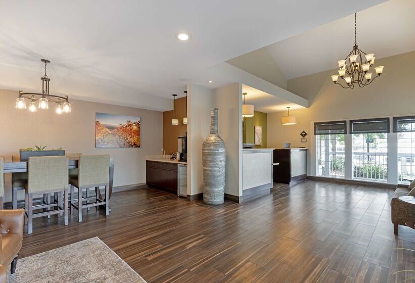 Отель Best Western Plus Inn At The Vines