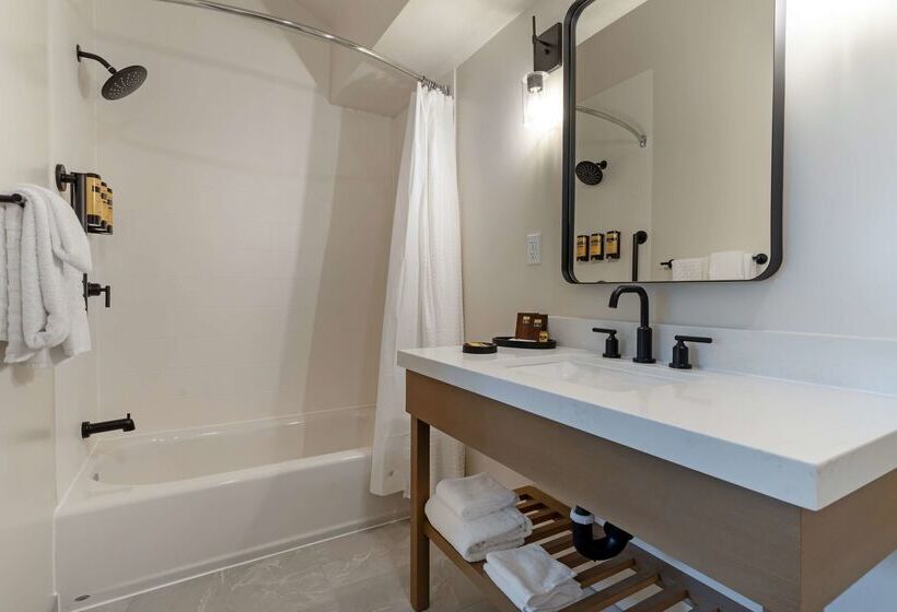 Отель Best Western Plus Inn At The Vines