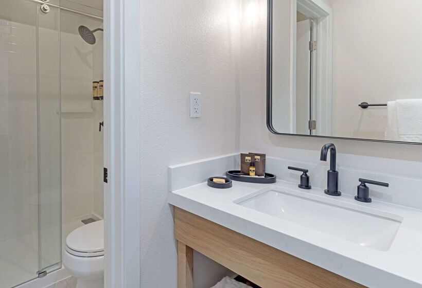 Отель Best Western Plus Inn At The Vines