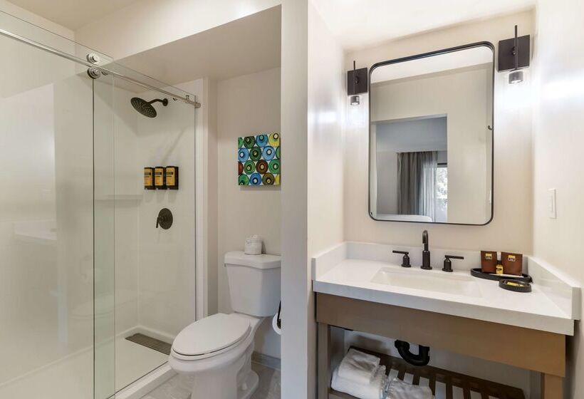 Отель Best Western Plus Inn At The Vines