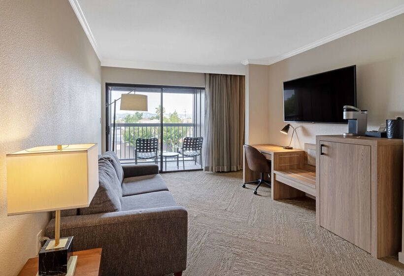 Отель Best Western Plus Inn At The Vines