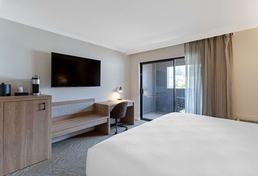 Отель Best Western Plus Inn At The Vines