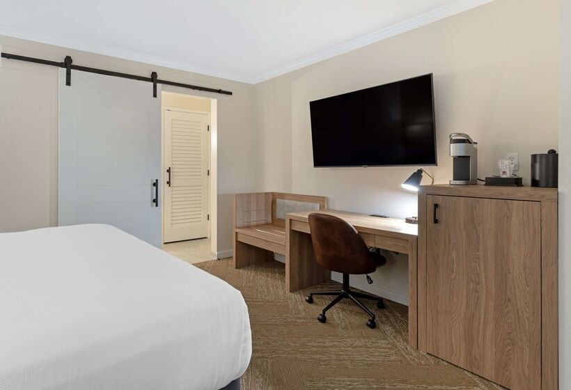 هتل Best Western Plus Inn At The Vines