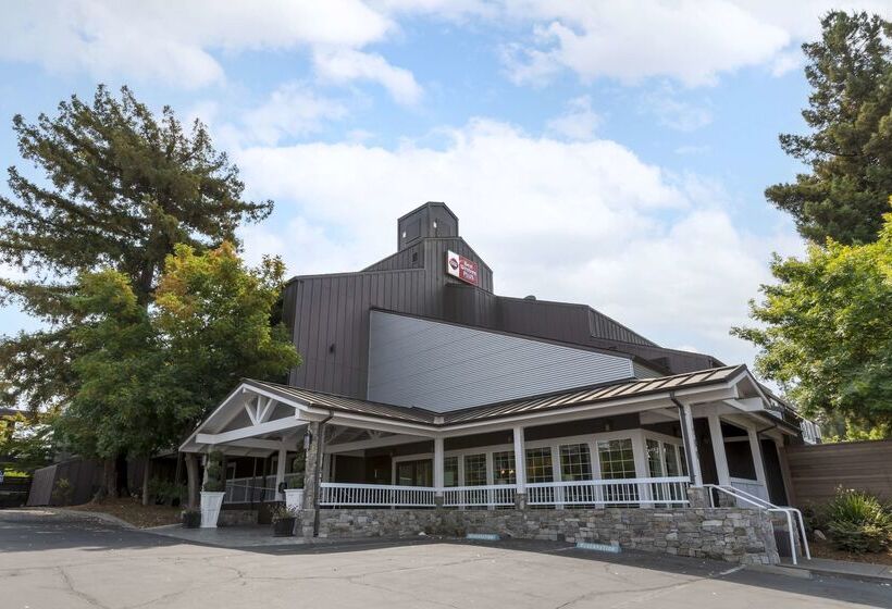 Отель Best Western Plus Inn At The Vines