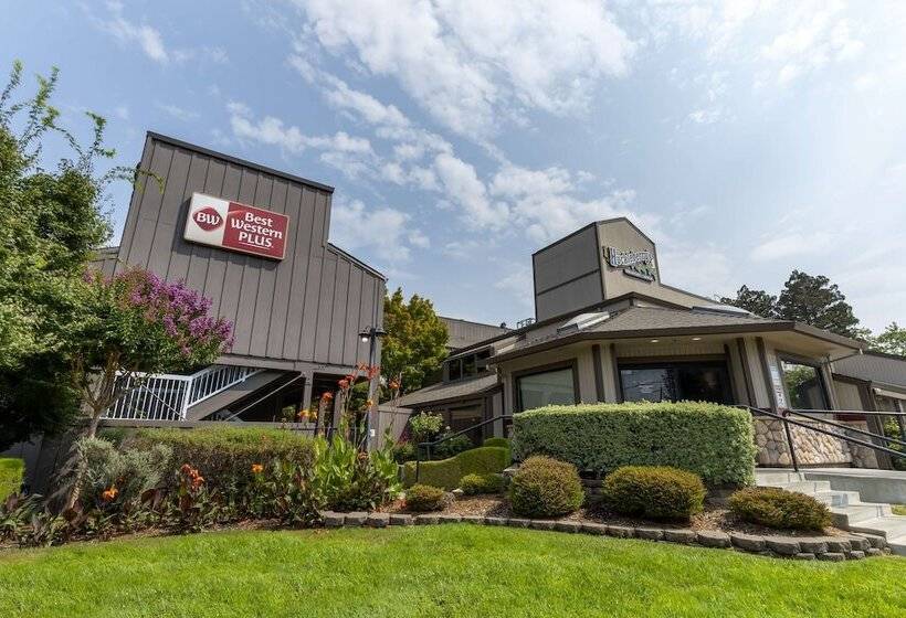 Отель Best Western Plus Inn At The Vines