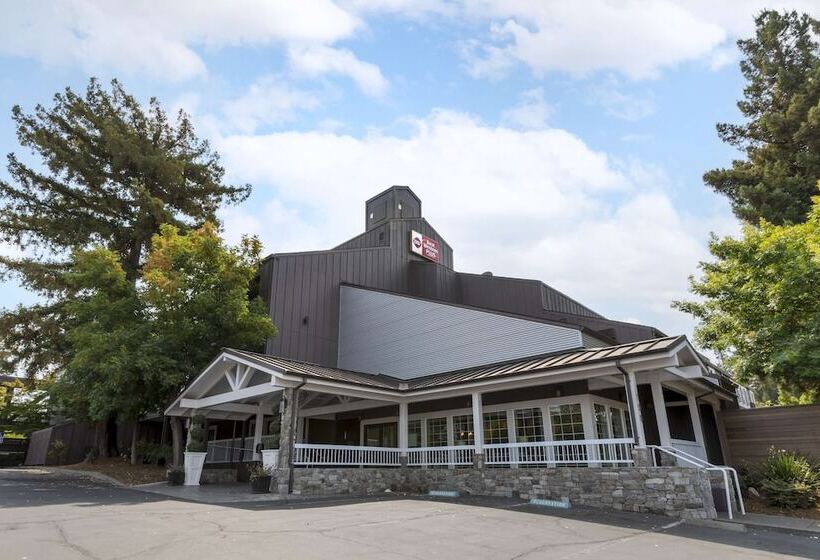 Отель Best Western Plus Inn At The Vines