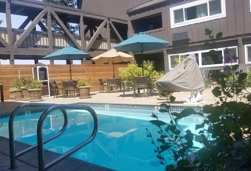 Отель Best Western Plus Inn At The Vines