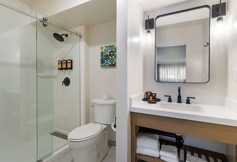 Отель Best Western Plus Inn At The Vines