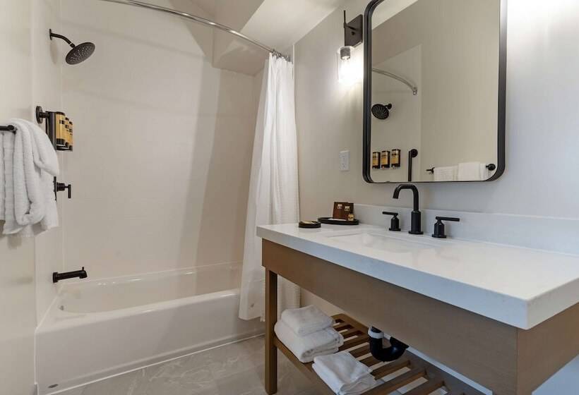 Отель Best Western Plus Inn At The Vines