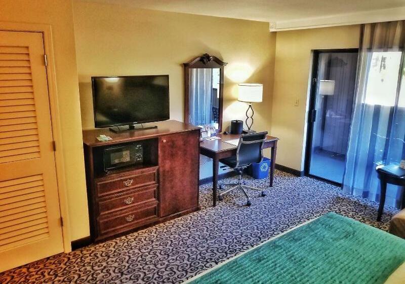 Отель Best Western Plus Inn At The Vines