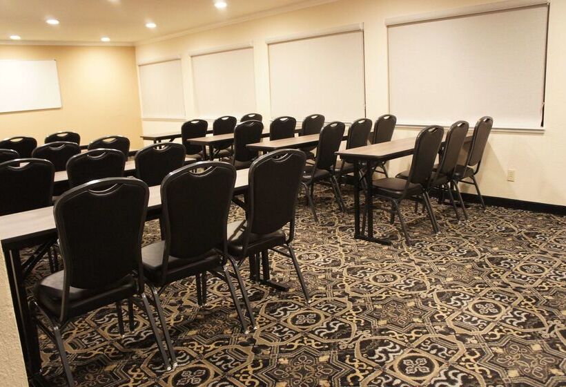 בית מלון כפרי Best Western Plus Inn Of Hayward
