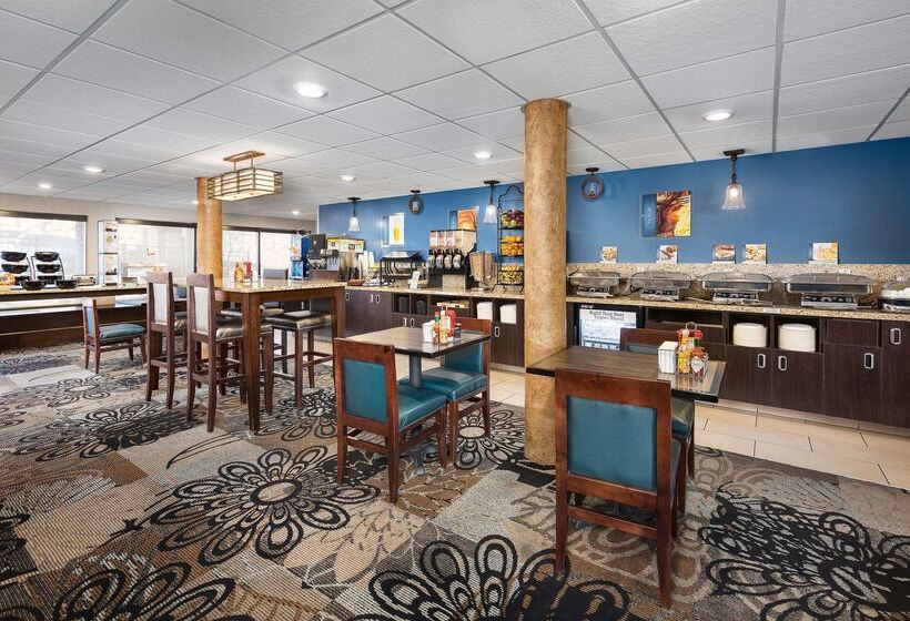 בית מלון כפרי Best Western Plus Landmark Inn