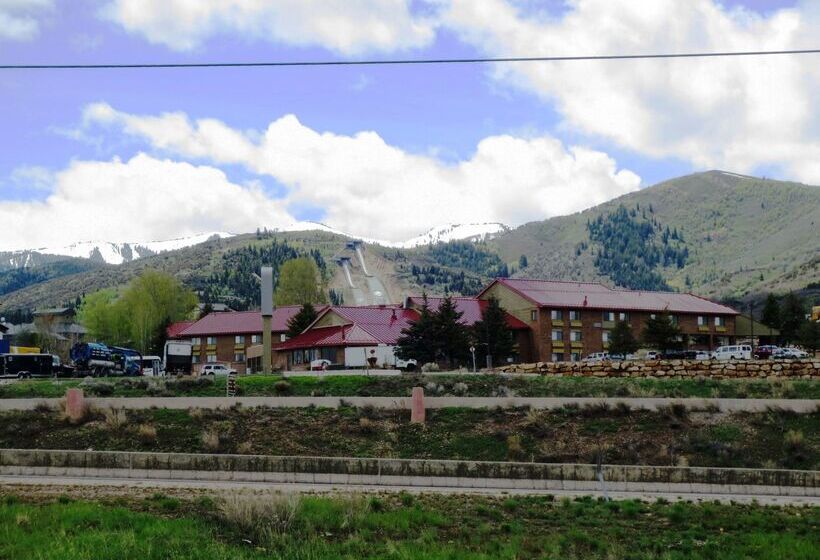 בית מלון כפרי Best Western Plus Landmark Inn