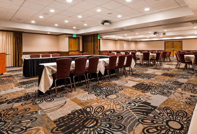 בית מלון כפרי Best Western Plus Landmark Inn