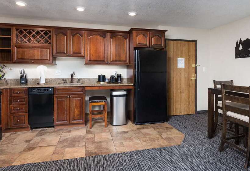 בית מלון כפרי Best Western Plus Landmark Inn