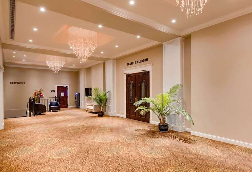 Best Western Plus Longbranch Hotel & Convention Center