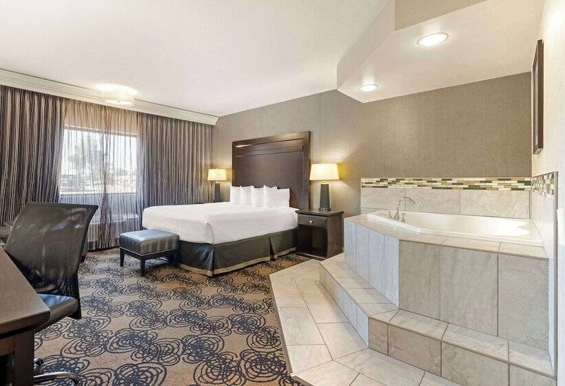 هتل Best Western Plus Midwest Inn