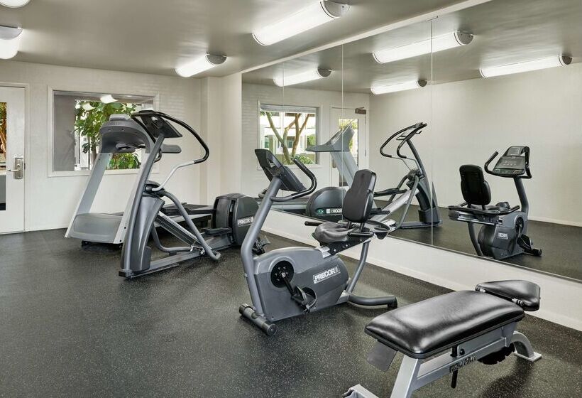 Best Western Plus Milwaukee Airport Hotel & Conference Center