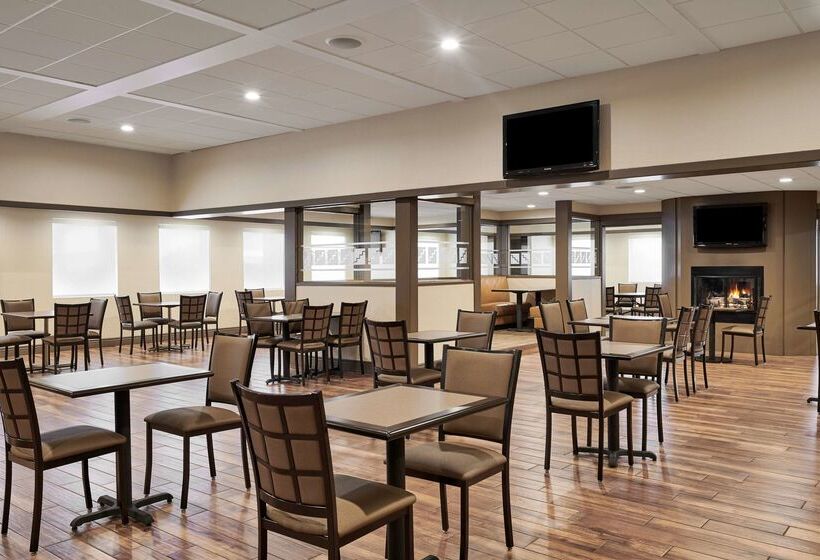 Best Western Plus Milwaukee Airport Hotel & Conference Center