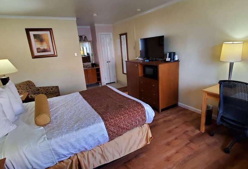 فندق Best Western Plus Northwoods Inn