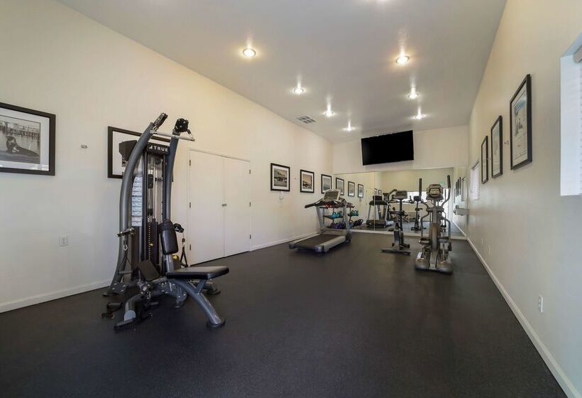 فندق Best Western Plus Northwoods Inn