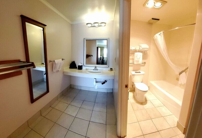 فندق Best Western Plus Northwoods Inn