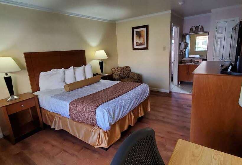 فندق Best Western Plus Northwoods Inn