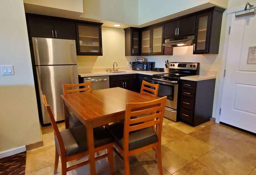 Отель Best Western Plus Northwoods Inn
